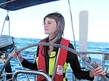 16-летняя австралийка одна отправилась в кругосветное плавание