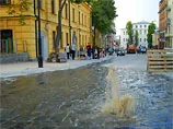 Прорвало трубу наступного дня після відкриття на "оновленому" Андріївському узвозі