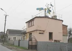 Поставил на огороде ветровую электростанцию и ... памятник крепостничеству