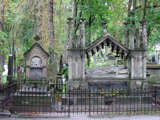 На Лычаковке отреставрируют шесть исторических надгробий