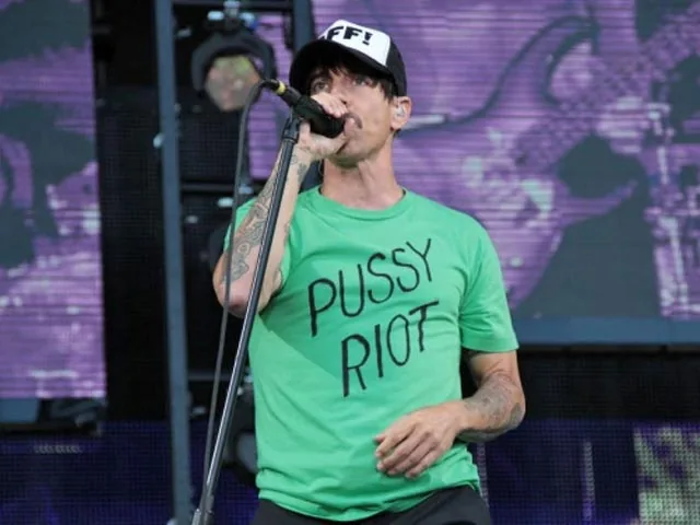 В Москве солист Red Hot Chili Peppers вышел на сцену в футболке Pussy Riot