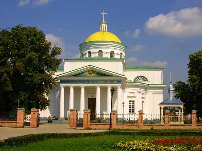 Враження від церков Білої Церкви: модний батюшка в "Армані"
