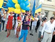 Шемякину во Львове украинцы встречали песнями и цветами