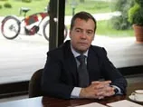 Медведева круто развернуло на 180 градусов: Рунет в пример СМИ больше не ставит, а "плюет"