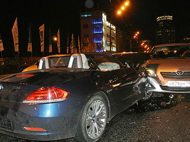 Cвященник на спорткаре BMW с дипномерами устроил ДТП. ВИДЕО