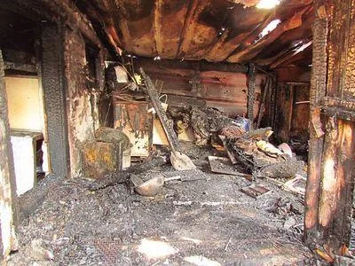 На Киевщине удар молнии сжег жилой дом