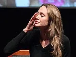 Анджелина Джоли начала процесс удочерения девочки из Сирии