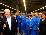 Краще за робітників Азаров знає, яка у них зарплатня