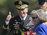 Глава ЦРУ Девід Петреус подав у відставку через службовий роман