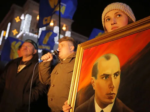 Українці відзначили день народження Бандери факельною ходою
