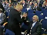 Видео, где защитница прав человека "дает пять" иранскому послу, произвело фурор в Германии. ВИДЕО