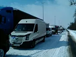 Пробка довжиною 70 км на трасі Київ-Житомир: люди стоять в ній близько 12 годин