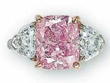 Аукцион Christie's в Гонконге: розовый бриллиант установил ценовой рекорд