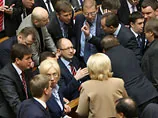 "Батьківщина", плюнувши на демократію, "увіковічнила" Яценюка