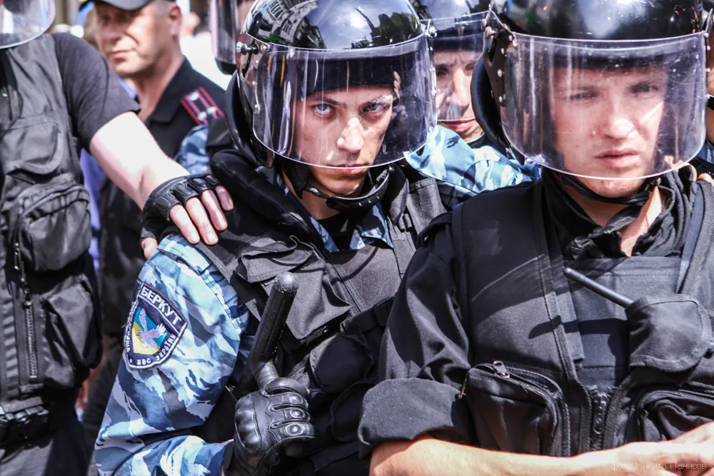 Акцию протеста на Майдане "Беркут" разогнал. ВИДЕО
