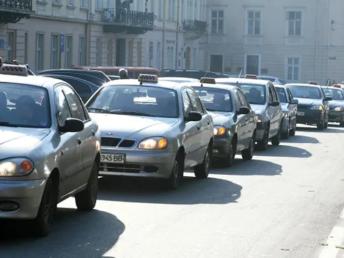 Таксисти оголосили всеукраїнський страйк - Азаров змусив