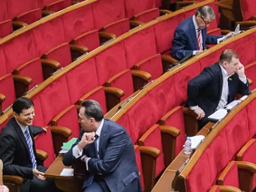 Широку публічну кампанію з вимогою оприлюднити доходи депутатів обіцяють "Чесно"