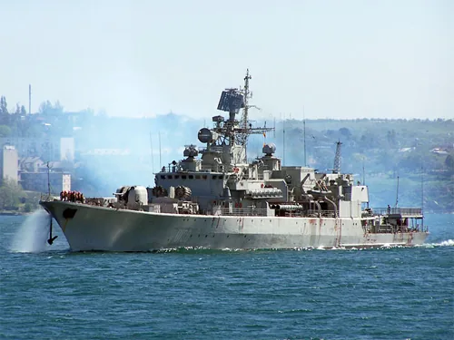 На боротьбу з піратами вирушив фрегат "Гетьман Сагайдачний" зі священиком на борту