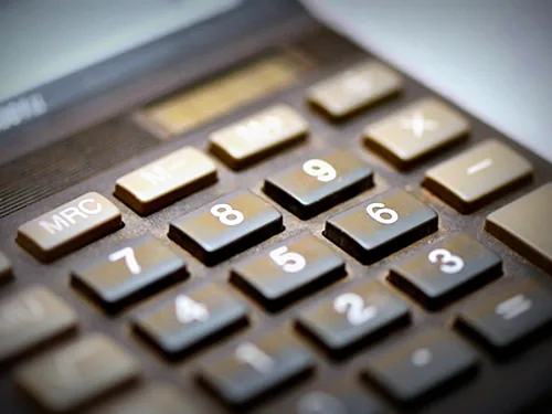 Легальний бізнес вбивають популізм та завищені бюджетні очікування, вважають експерти