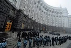 Будівлю уряду пікетують активісти Євромайдану