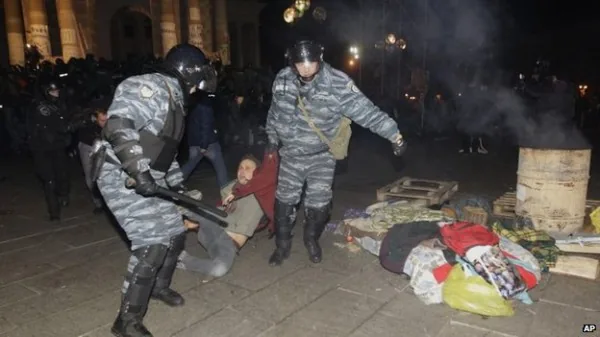 Что «Беркут» делал с участниками митинга журналист снял на ВИДЕО