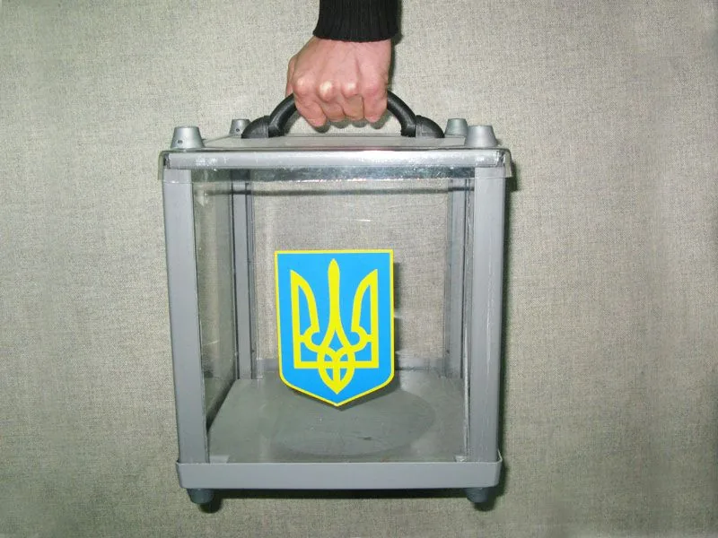 На Украине подсчитано 99,9% бюллетеней: инопресса считает лидерство Януковича иллюзией
