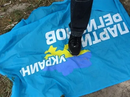 ПР і КПУ "Правий сектор" визнав антинародними угрупованнями і закликав припинити діяльність