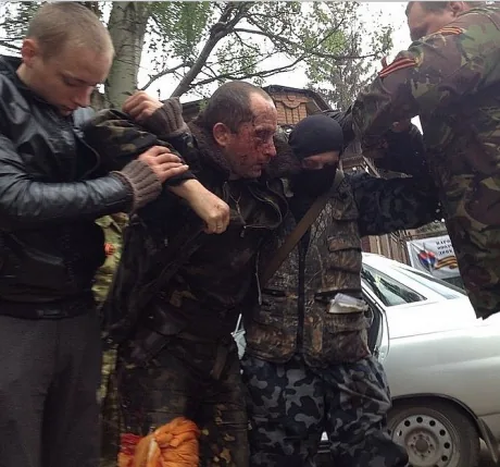 Сепаратисти збили вертоліт і захопили пораненого льотчика - у Слов’янську йде бій