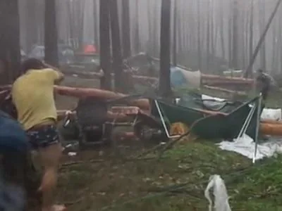 Во время Ильменского фестиваля ураган обрушил деревья, есть жертвы. ВИДЕО
