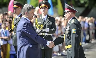 За освобождение Славянска Порошенко наградил военных