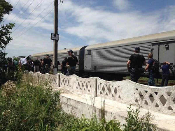 Террористы не выпускают спецпоезд с телами жертв