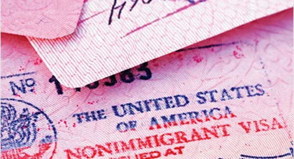 По всему миру США приостановили выдачу виз