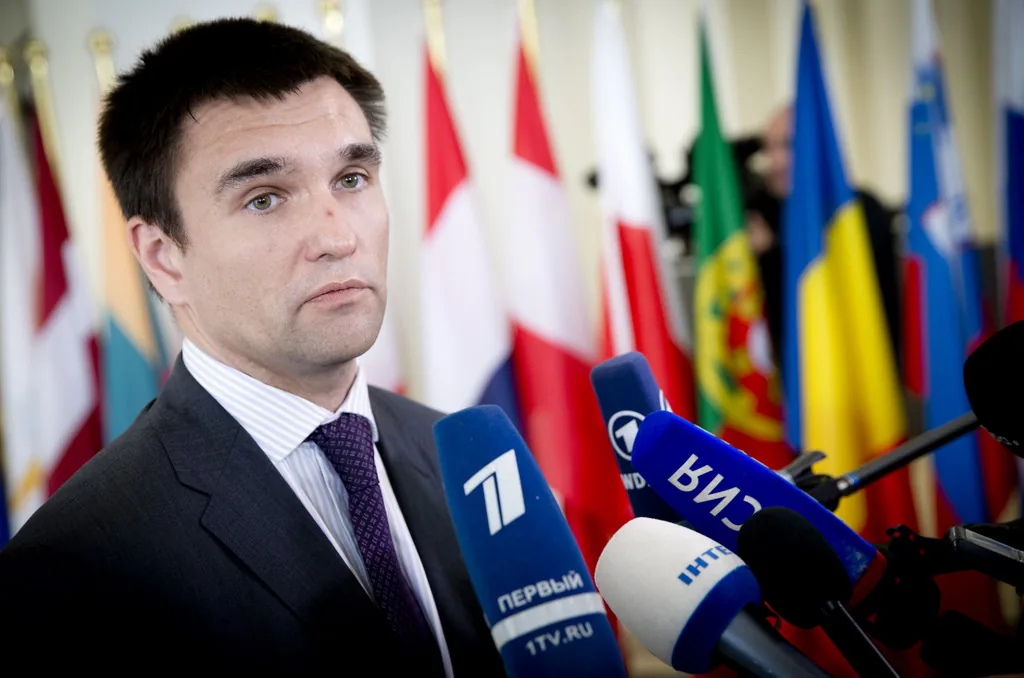 ЄС та НАТО глава МЗС України просить про військову допомогу