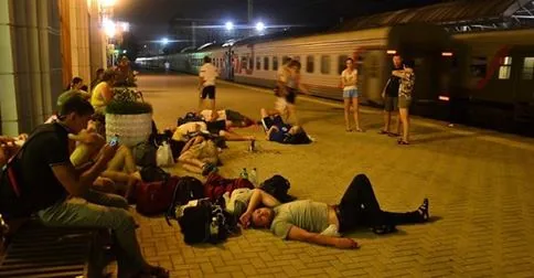 Задерживаются 35 пассажирских поездов - в Сочи продолжается транспортный коллапс. ВИДЕО