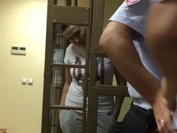 В зале суда Савченко появилась в футболке с гербом Украины