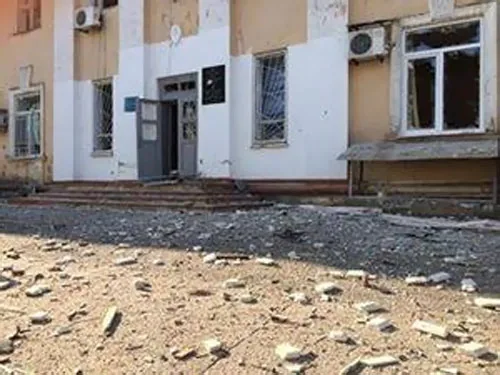 Під звуки залпів і вибухів ніч пройшла у Донецьку, снарядами пошкоджені житлові будинки. ВІДЕО