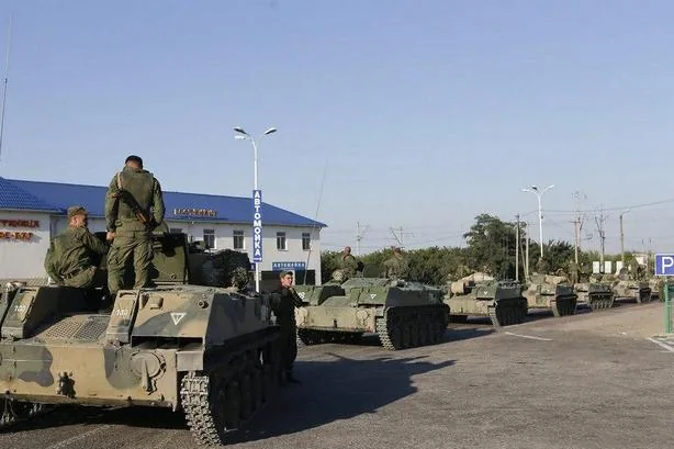 ЗМІ - попри перемир’я, Росія далі заводить важку техніку до України і перегруповує війська