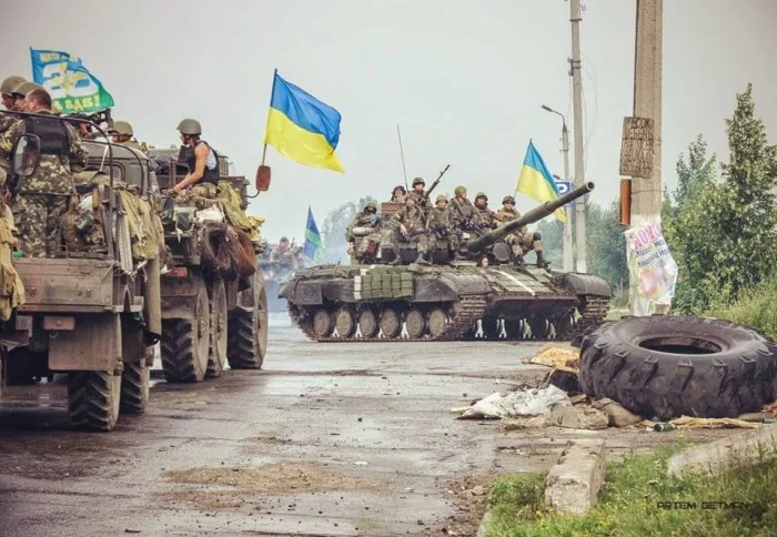 Российские танки и минометчиков защитники Мариуполя уничтожили