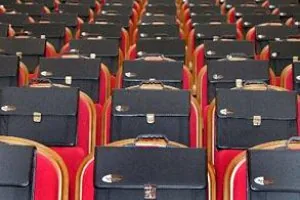 Скорочення чиновників, урізані пільги й ліквідовані відомства - оптимізація у держслужбах