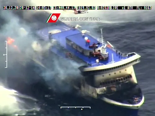 На пароме Norman Atlantic число погибших возросло до семи человек. Корабль покинули все люди