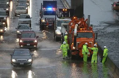 Из-за сильного ветра в Польше без электричества остались несколько сотен тысяч человек