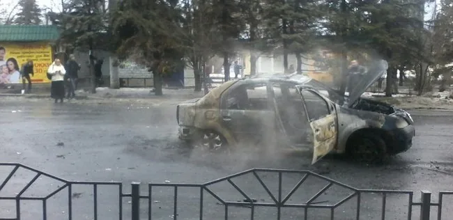 Снаряд в Донецке попал в троллейбусную остановку, много погибших. ВИДЕО