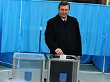 За данними екзит-полів Янукович виграє з перевагою в кілька відсотків