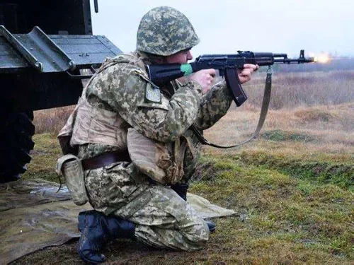 Під Маріуполем терористи нарощують техніку, не виключена атака. ВІДЕО