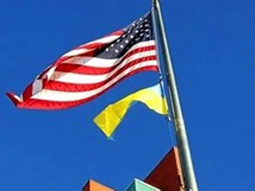 На знак солідарності американське місто на місяць підняло український прапор