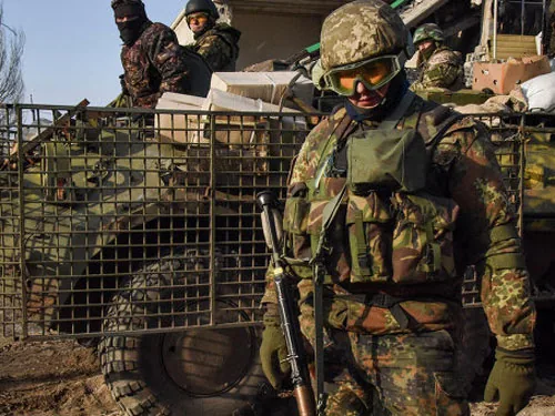Боевики ночью стреляли из миномётов и гранатомётов и пытались обойти позиции сил ВСУ вблизи Опытного. ВИДЕО