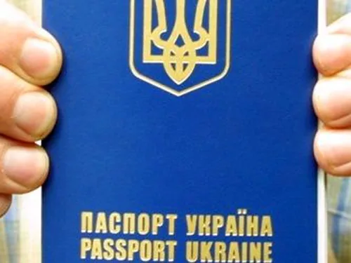 Дітей відтепер вже не можна вносити в закордонні паспорти батьків