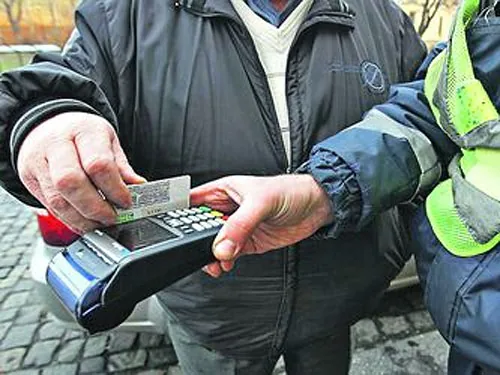 За порушення ПДР українським водіям змінюють систему збору штрафів