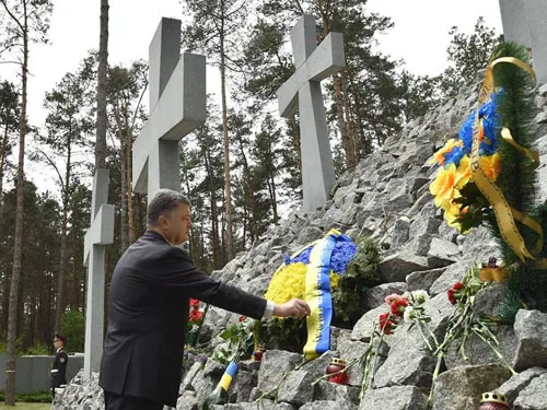 Порошенко заприсягнувся не допустити нового геноциду