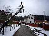 Через негоду знеструмлені 234 населені пункти. Рух на дорогах ускладнено в 11 областях